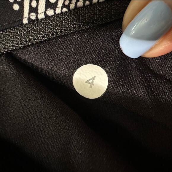 Lululemon Pace Rival Crop Dottie Tribe White Black SZ 4 - Picture 10 of 11